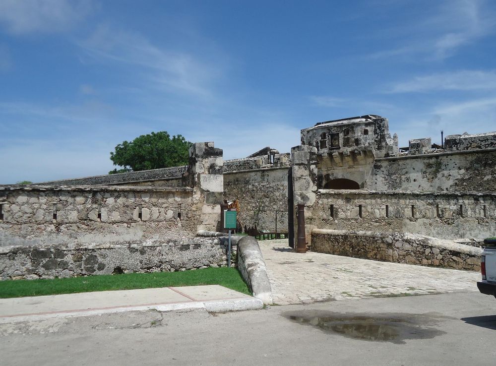 Archivo:Murallas de Campeche.JPG - Wikipedia, la enciclopedia libre