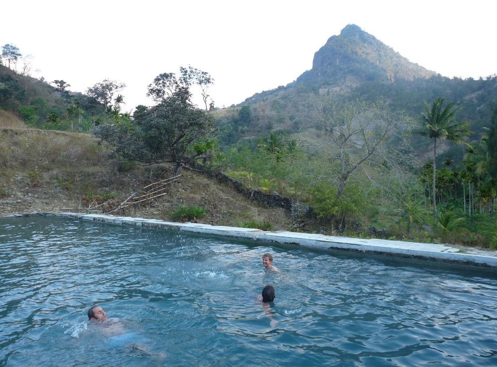 File:Marobo hot springs, Bobonaro, Timor-Leste.JPG - Wikipedia
