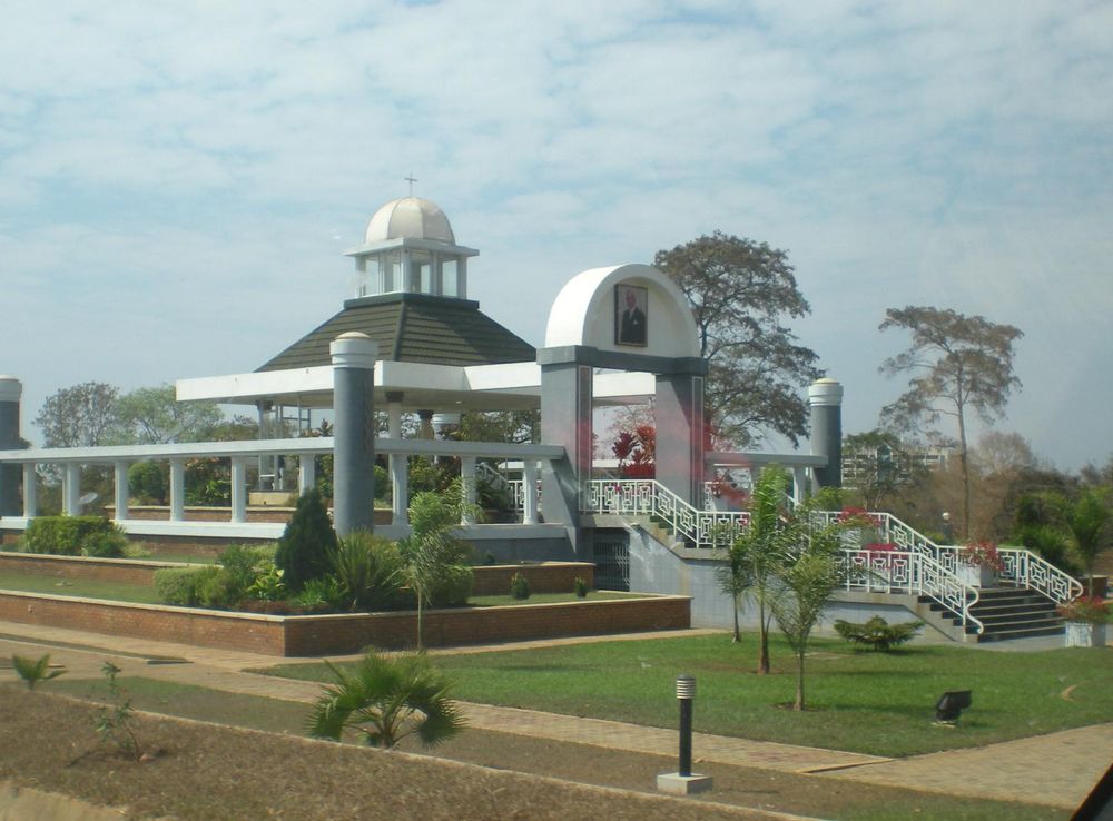 File:Kamuzu Mausoleum.JPG - Wikimedia Commons