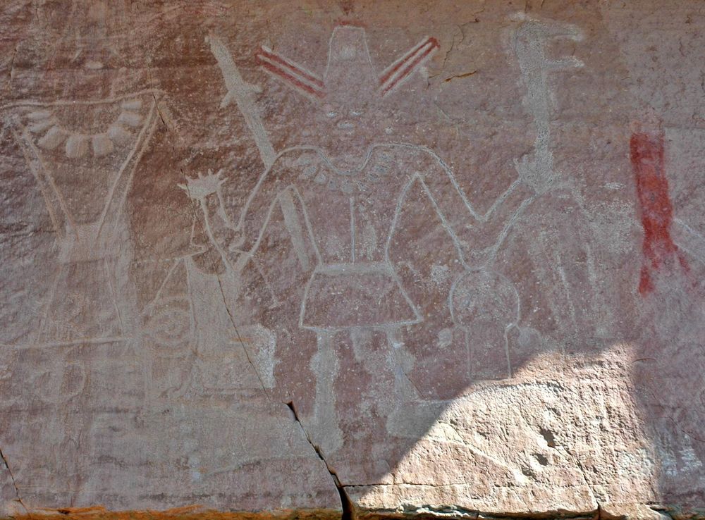 File:Bigfoot petroglyph panel McConkie Ranch Vernal Utah.jpeg - Wikimedia  Commons