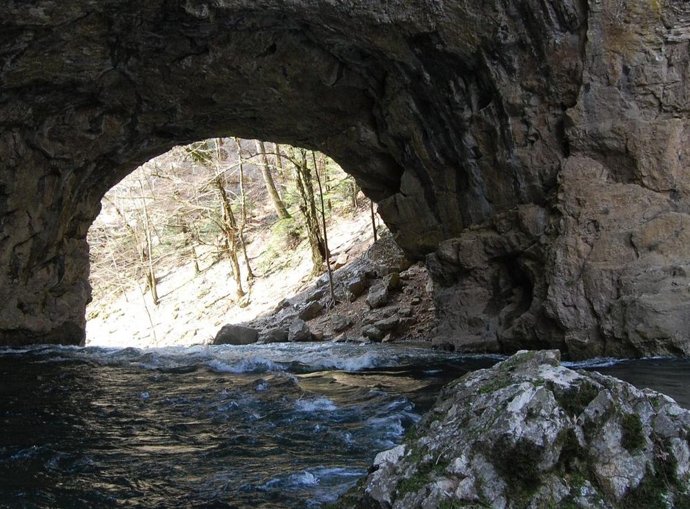 File:Rakov Škocjan Regional Park - nature bridge 01.jpg - Wikimedia Commons