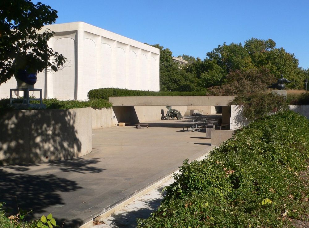 File:Sheldon Gallery (Lincoln, NE) sculpture garden from SW 1.JPG -  Wikimedia Commons