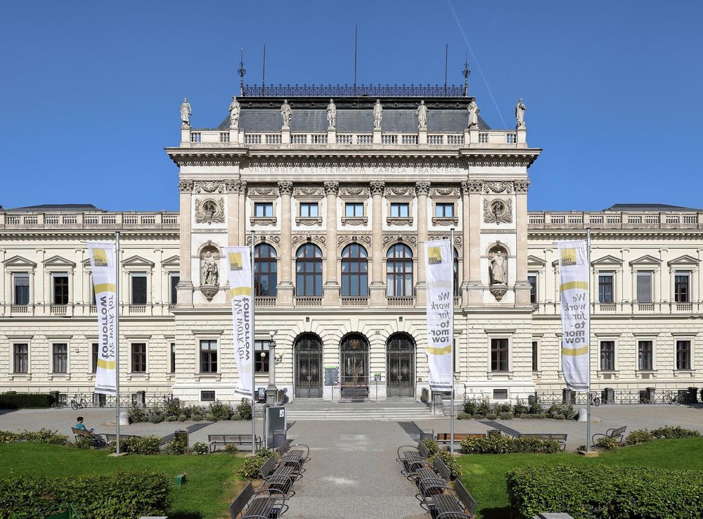 File:Graz - Universität, Hauptgebäude (a).JPG - Wikimedia Commons