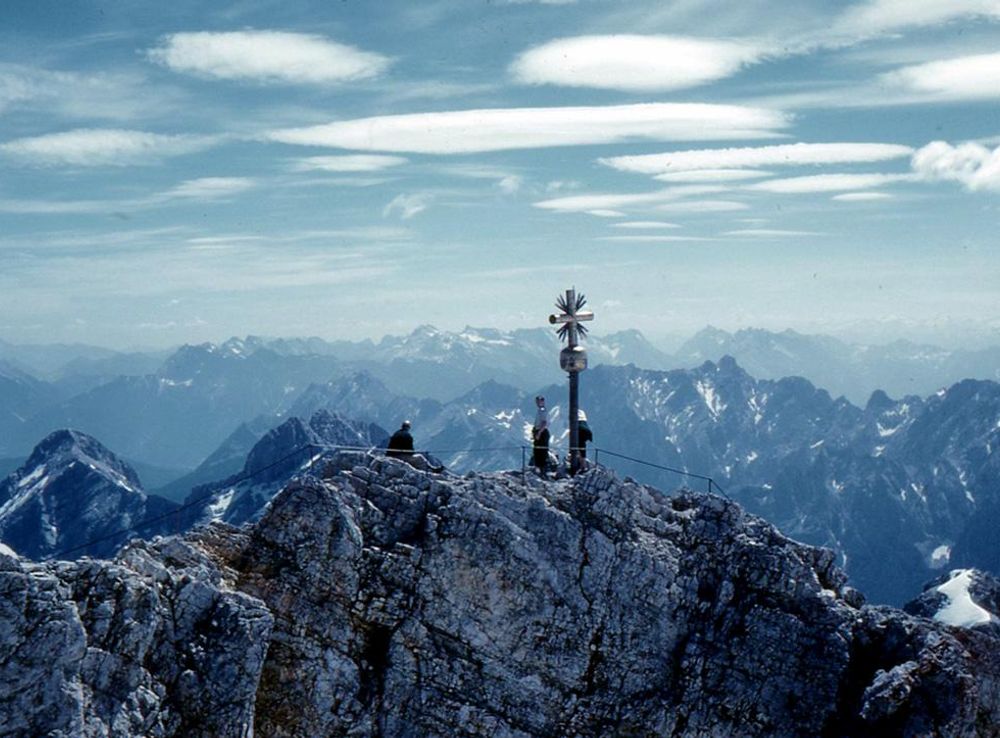 File:Zugspitze - Summit (6761797085).jpg - Wikimedia Commons