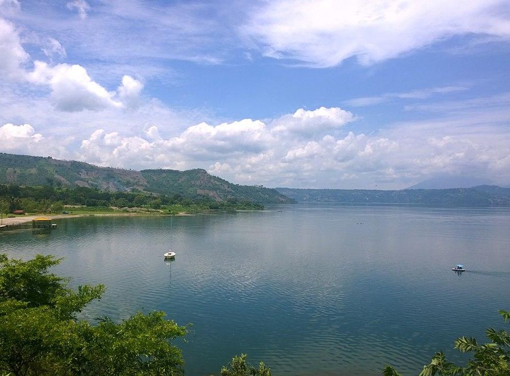File:El Salvador - San Salvador, Ilopango Lake - panoramio (2).jpg -  Wikimedia Commons