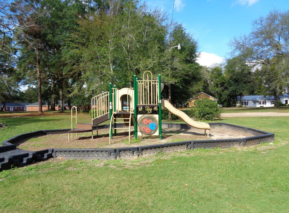 File:Tift Park Playground 1.JPG - Wikimedia Commons