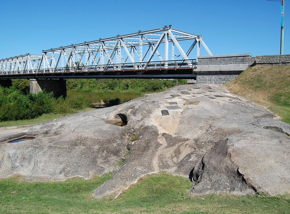 Archivo:Parque de la Piedra Alta.JPG - Wikipedia, la enciclopedia libre