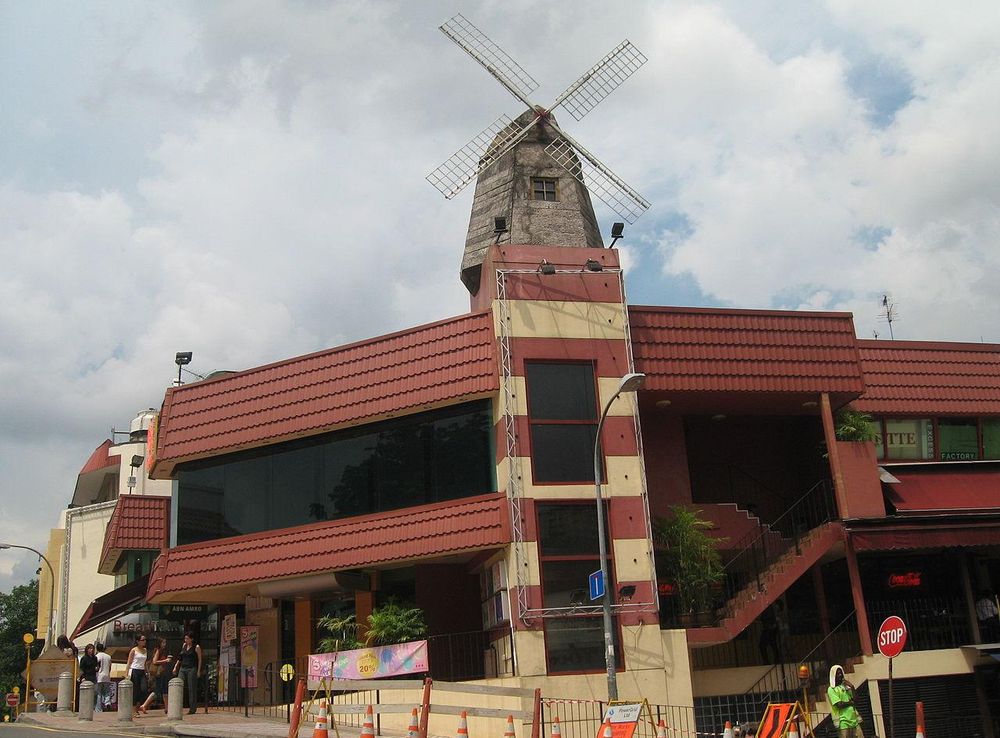 File:Holland V Shopping Mall.JPG - Wikimedia Commons