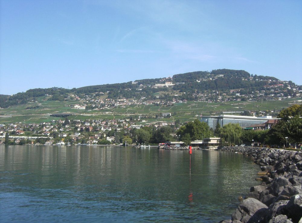 File:Chardonne - Mont Pèlerin vu depuis Vevey.jpg - Wikimedia Commons