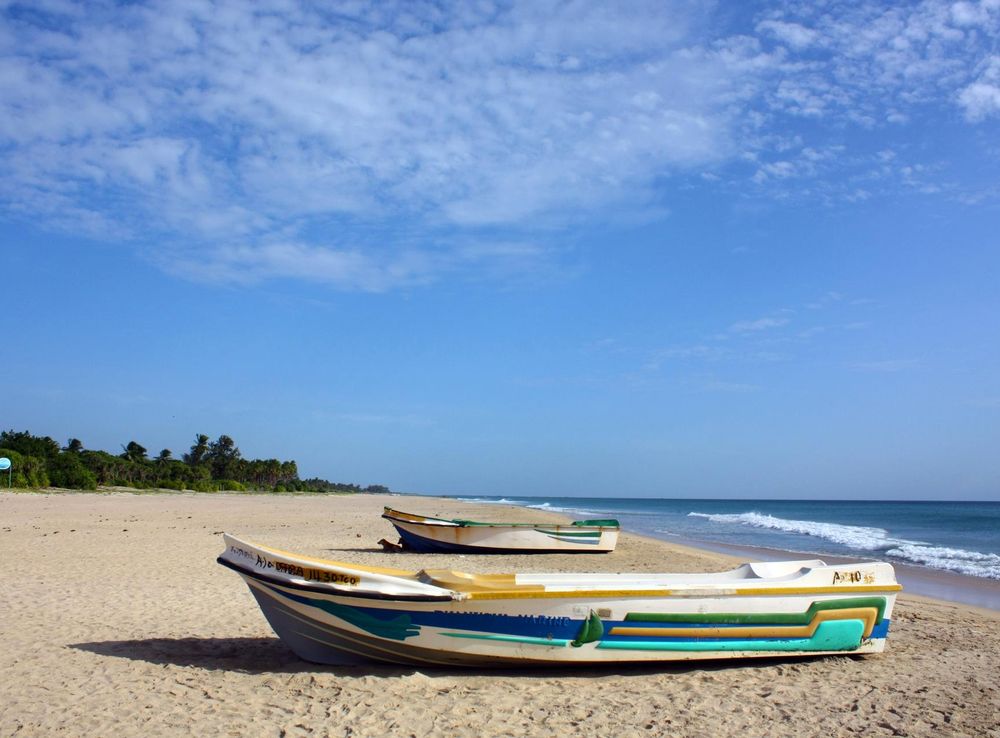 File:Nillaveli Beach.JPG - Wikimedia Commons