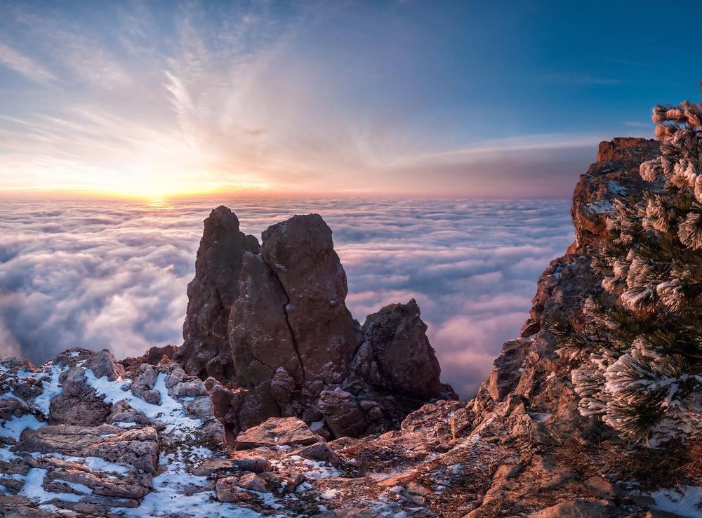 File:Crimea, Ai-Petri, low clouds.jpg - Wikimedia Commons