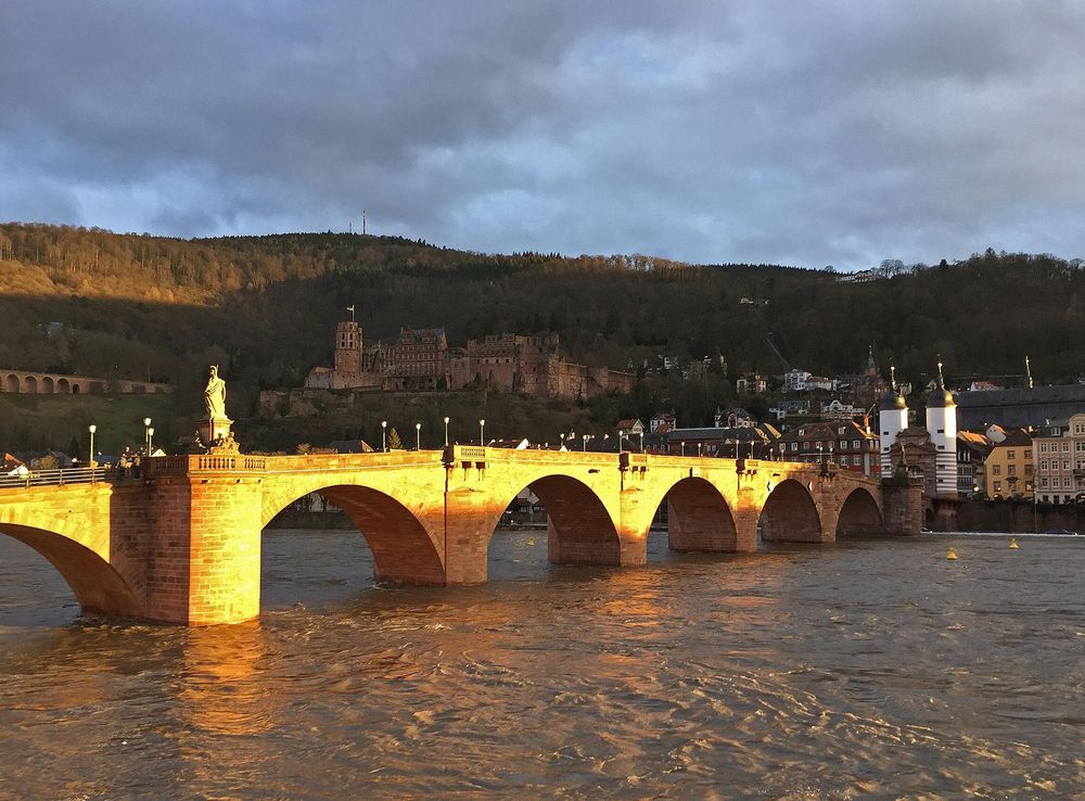 File:Old Bridge across the Neckar river at sunset, Heidelberg.jpg -  Wikimedia Commons