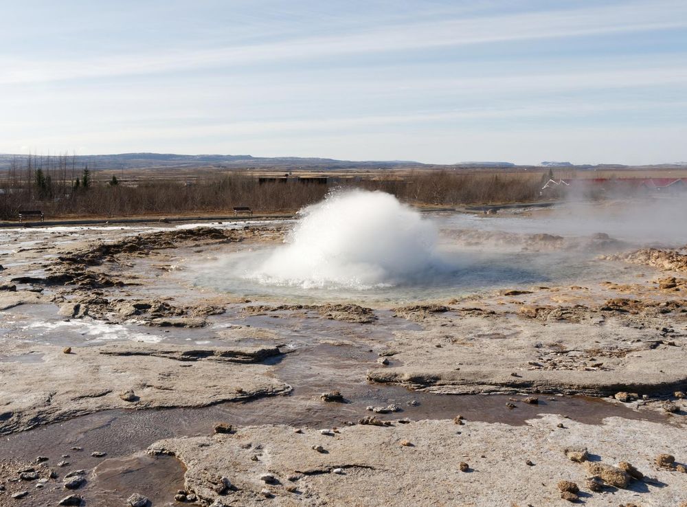 File:Strokkur in eruption, Geysir Geothermal Field, Haukadalur, Iceland,  20230501 0902 3743.jpg - Wikimedia Commons