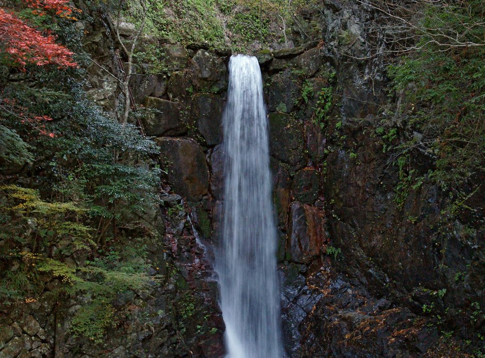 File:Tudumi-ga-taki Park Kobe01s4272.jpg - Wikimedia Commons