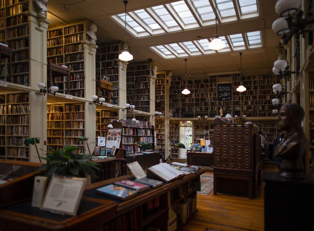 File:Providence Athenaeum interior view.jpg - Wikimedia Commons