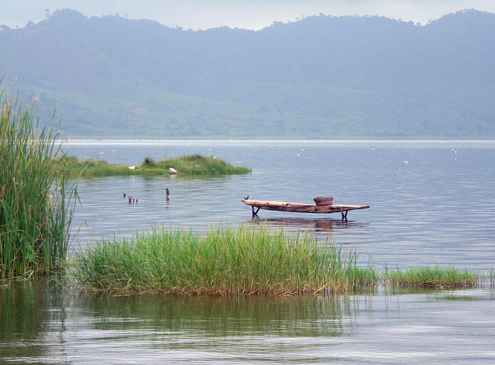 File:Lake Bosumtwi1, Ghana.jpg - Wikimedia Commons