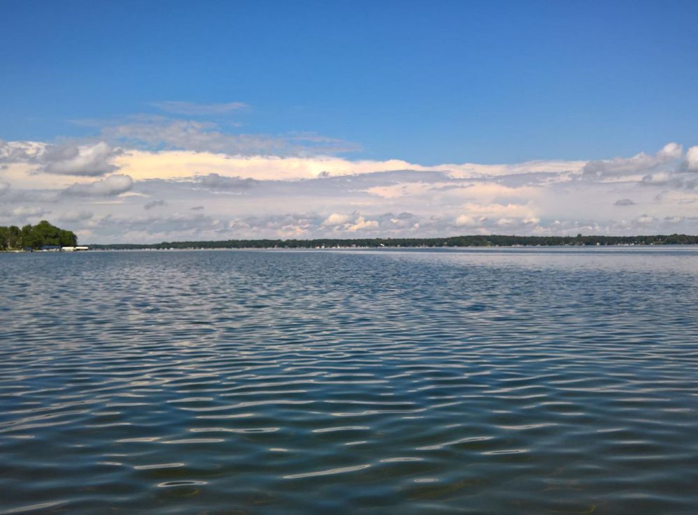 File:Pelican Lake (28644890083).jpg - Wikimedia Commons