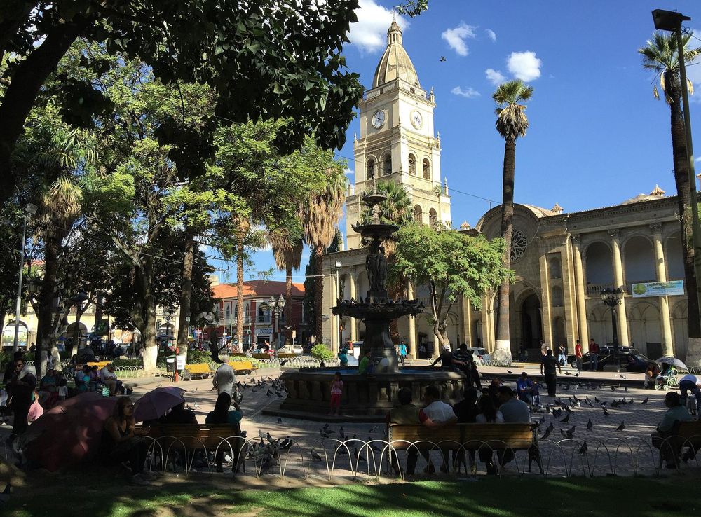 File:Plaza Principal “14 de Septiembre”, Cochabamba, Bolivia -  16449443750.jpg - Wikimedia Commons