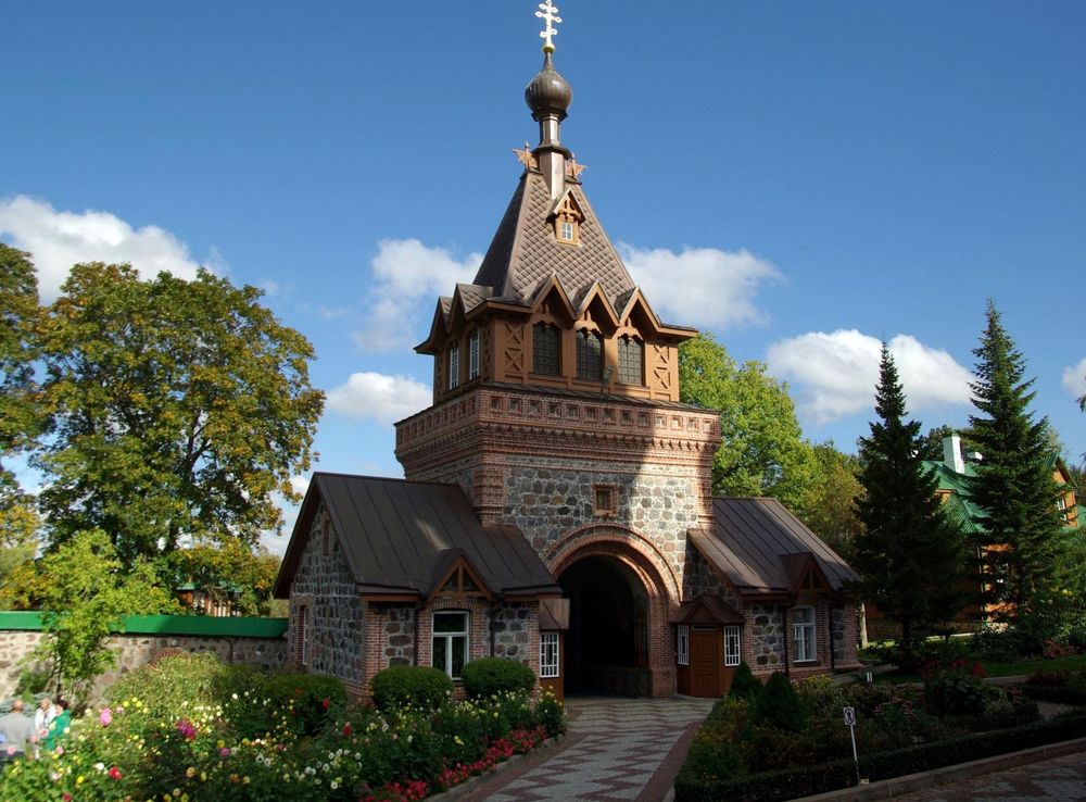 File:Kuremäe kloostri peavärav.jpg - Wikimedia Commons
