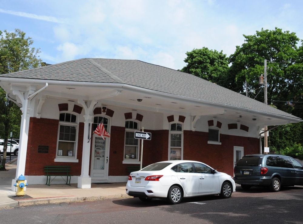 File:LEHIGH VALLEY TRANSIT STATION - BUCKS COUNTY.jpg - Wikimedia Commons