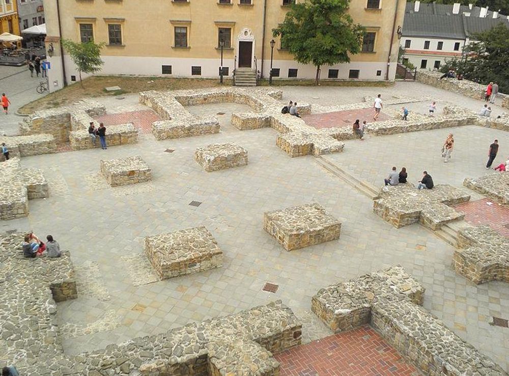 File:PL Lublin Plac po Farze 02.JPG - Wikimedia Commons