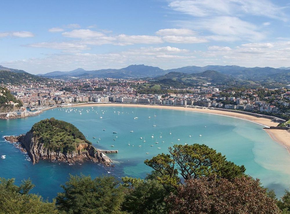 File:Panorama from Monte Igueldo (5106955283).jpg - Wikimedia Commons