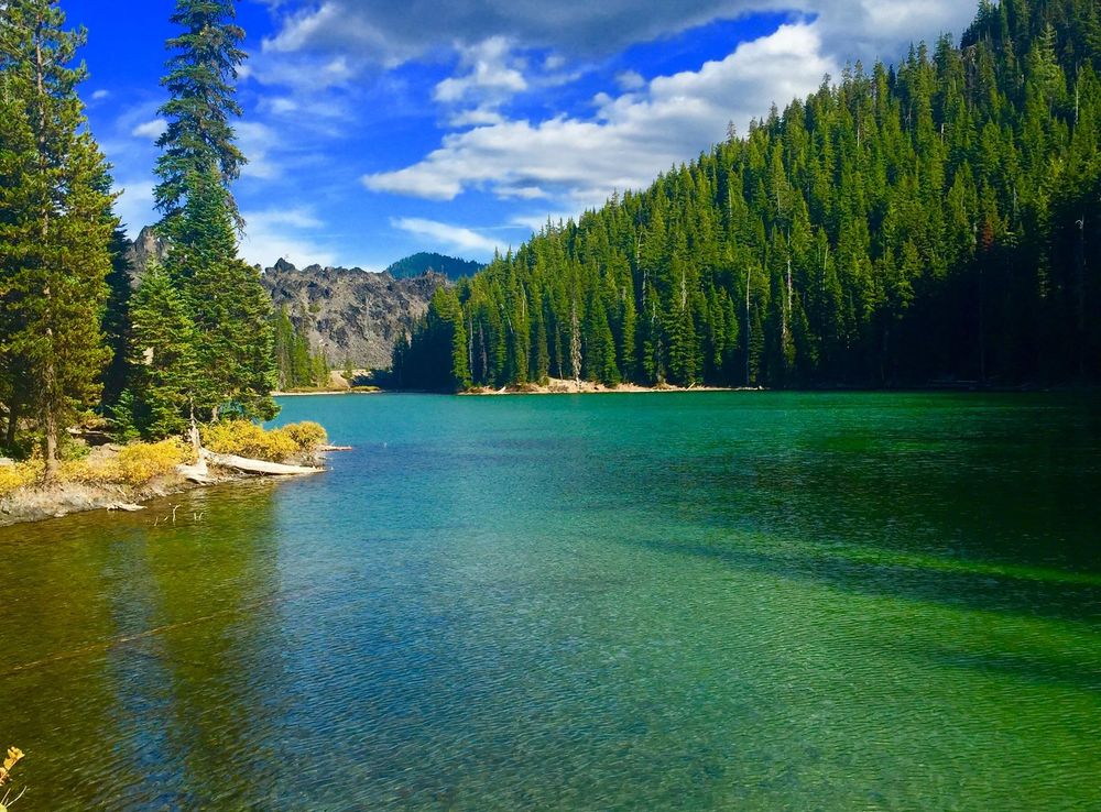File:Devils Lake Central Oregon.jpg - Wikimedia Commons