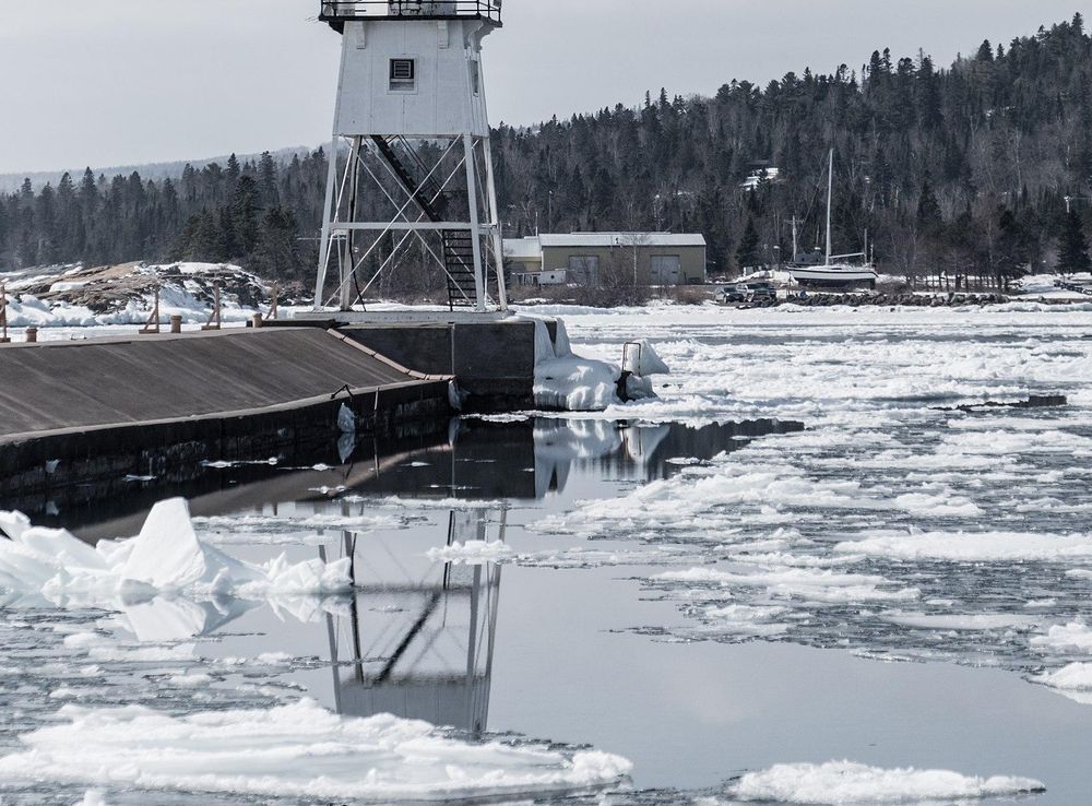 File:LIghthouse, Grand Marais 3 28 18 -lakesuperior -minnesota -ice  (26314222097).jpg - Wikimedia Commons