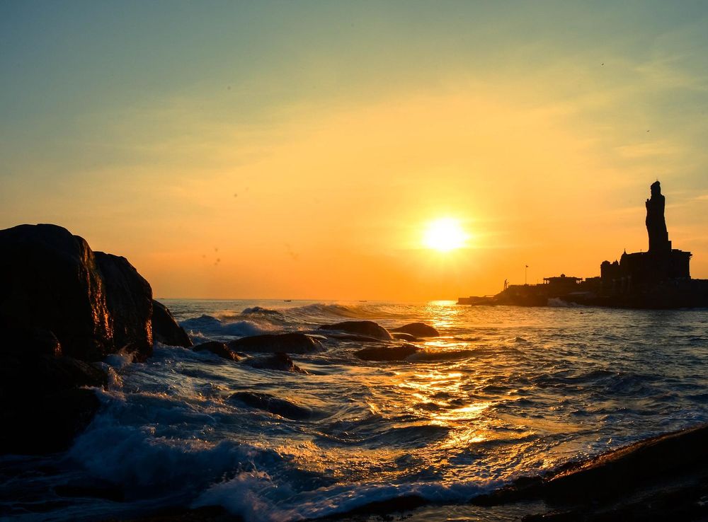 File:Sun rise in kanyakumari.jpg - Wikimedia Commons