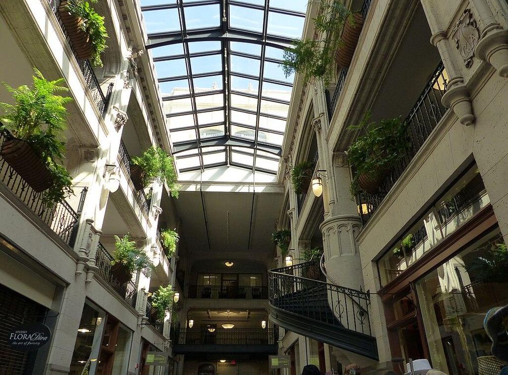 File:Grove Arcade Asheville Interior 1.jpg - Wikimedia Commons
