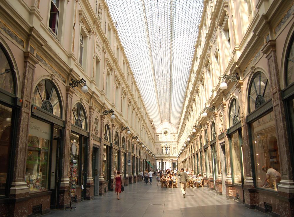 File:Galeries royales Saint-Hubert Bruxelles.JPG - Wikimedia Commons