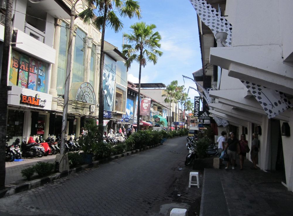 File:Kuta Square.JPG - Wikimedia Commons