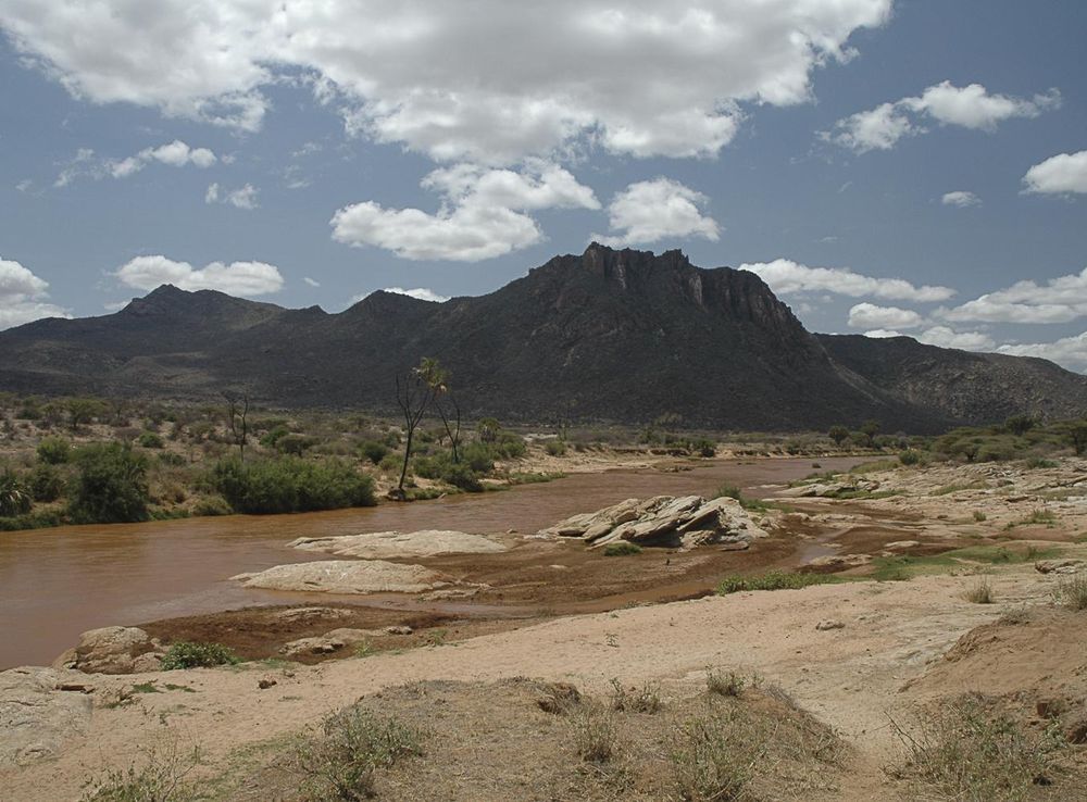 File:EwasoNgiroRiverKenya.jpg - Wikimedia Commons