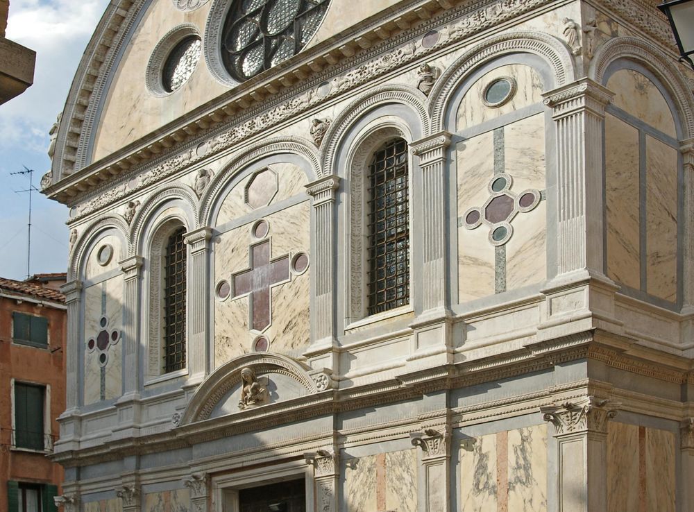 File:Santa Maria dei Miracoli (facciata).jpg - Wikimedia Commons
