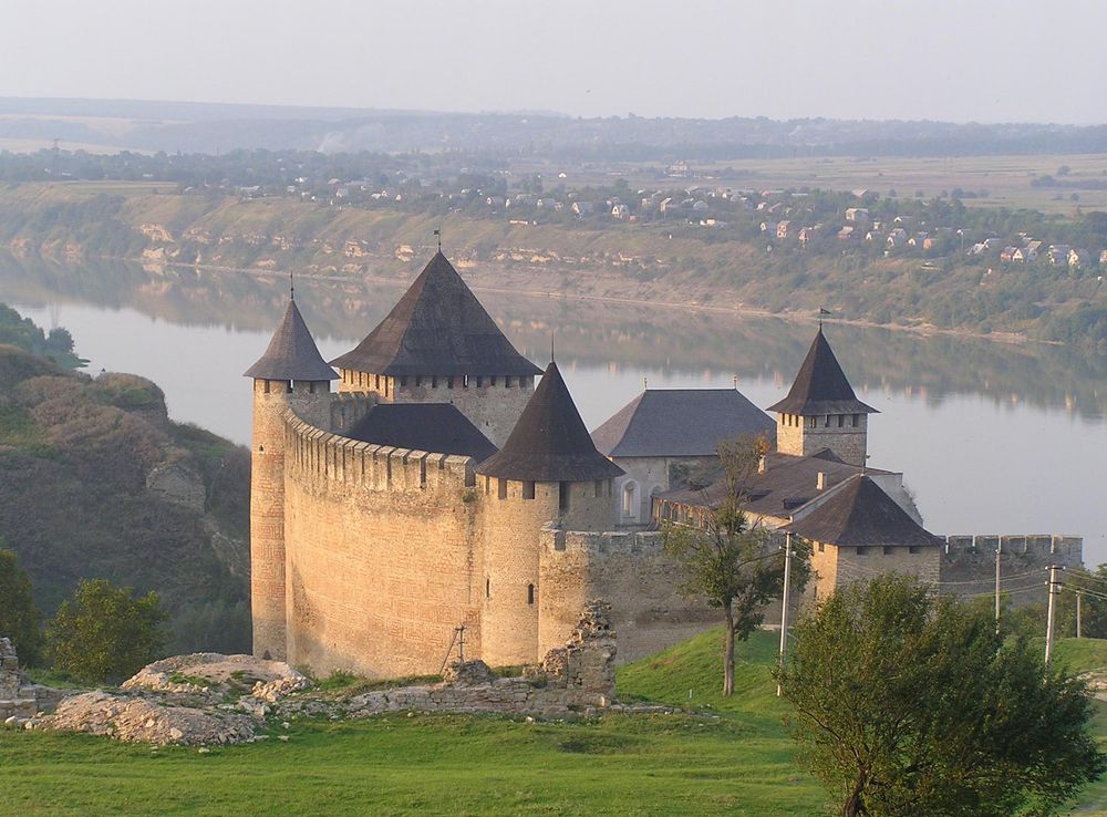 Fișier:Комплекс споруд фортецi, м.Хотин, Чернівецька обл..JPG - Wikipedia