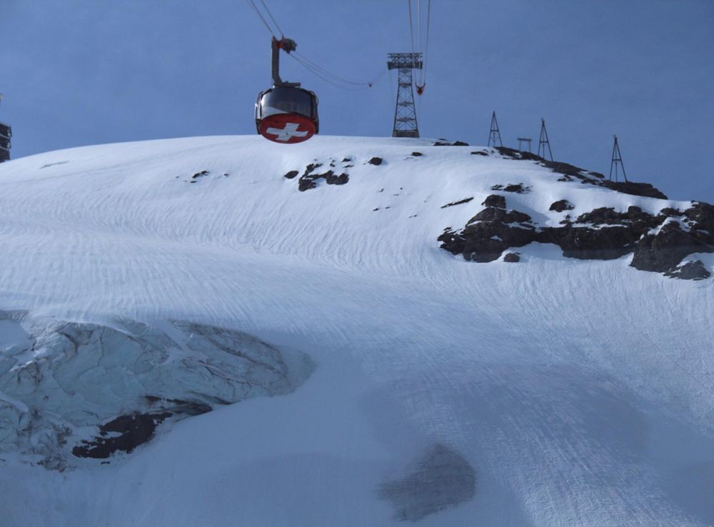 File:Snow area in Titlis Alps.JPG - Wikimedia Commons