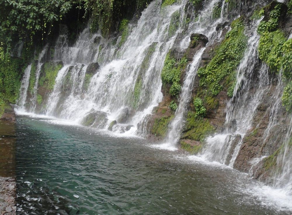 File:Chorros de La Calera.JPG - Wikimedia Commons