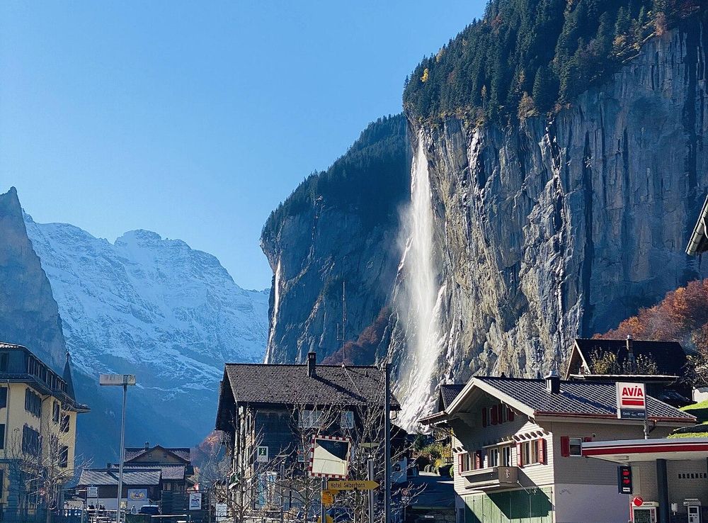 File:Lauterbrunnen Waterfall.jpg - Wikimedia Commons