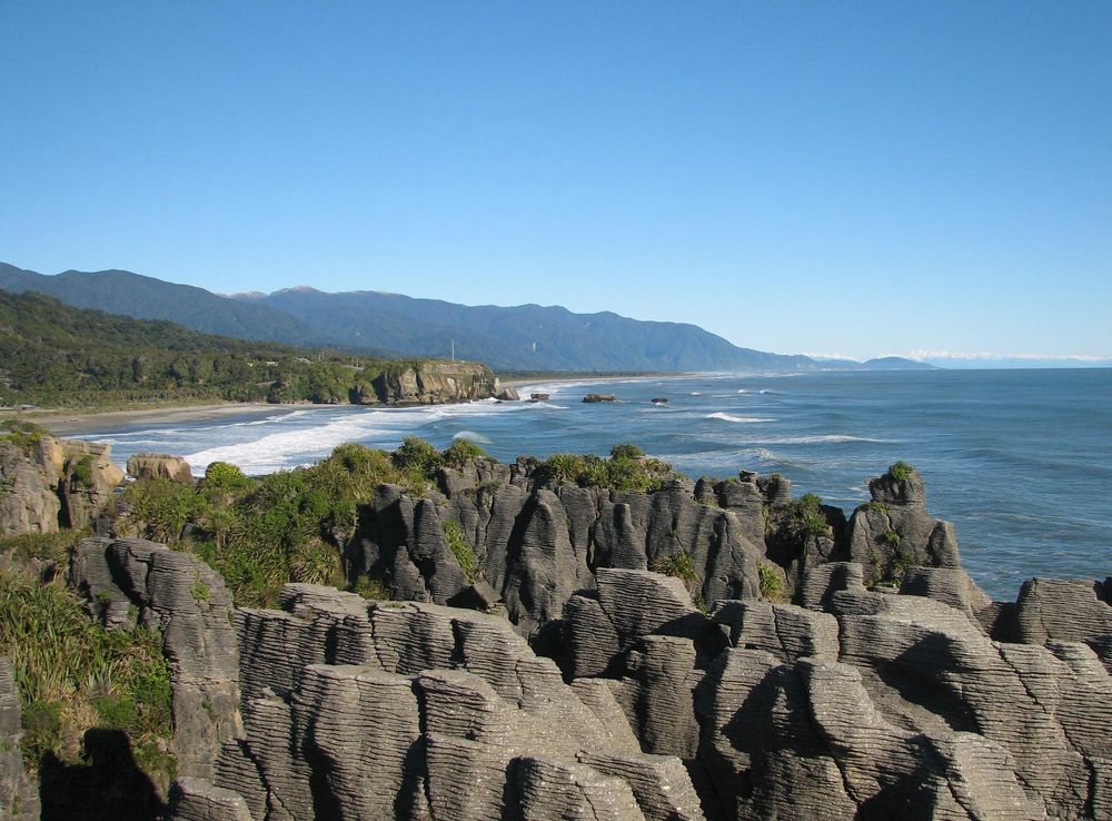 File:Punakaiki - looking south.jpg - Wikimedia Commons