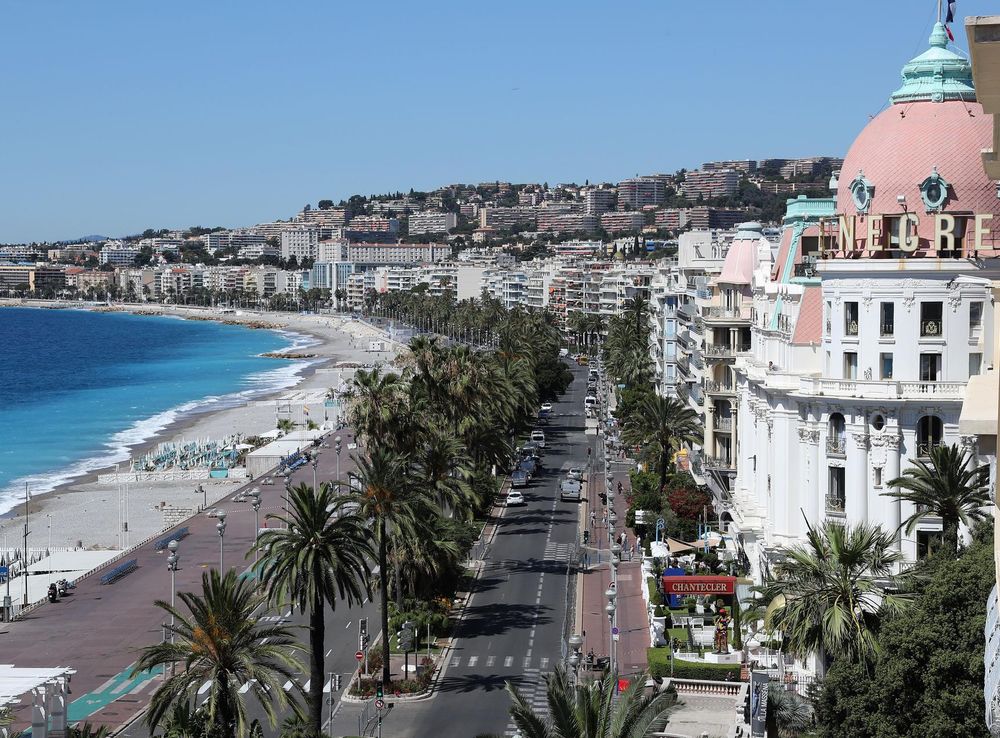 File:Promenade des Anglais, Nice.jpg - Wikimedia Commons
