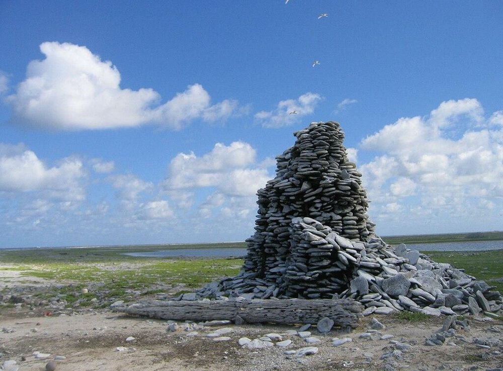 File:Birnie Island Day Beacon.jpg - Wikimedia Commons