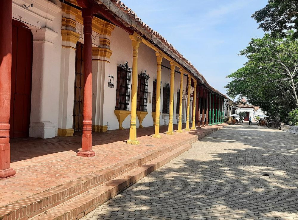 File:Pedestrianized river front in Mompox, Colombia.jpg - Wikimedia Commons