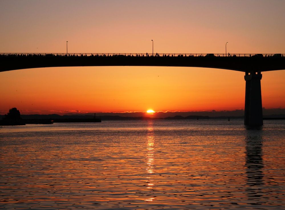 File:初日の出と城ヶ島大橋.JPG - Wikimedia Commons