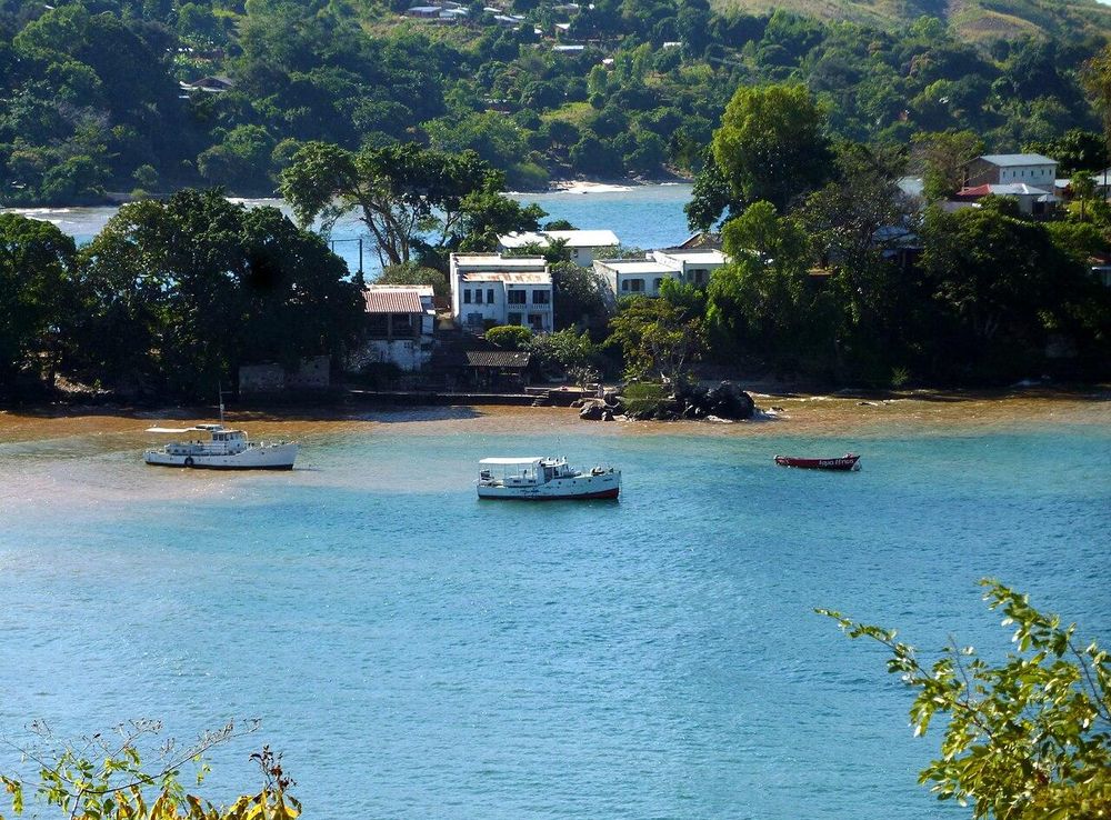 File:Nkhata Bay Lake Malawi.jpg - Wikimedia Commons