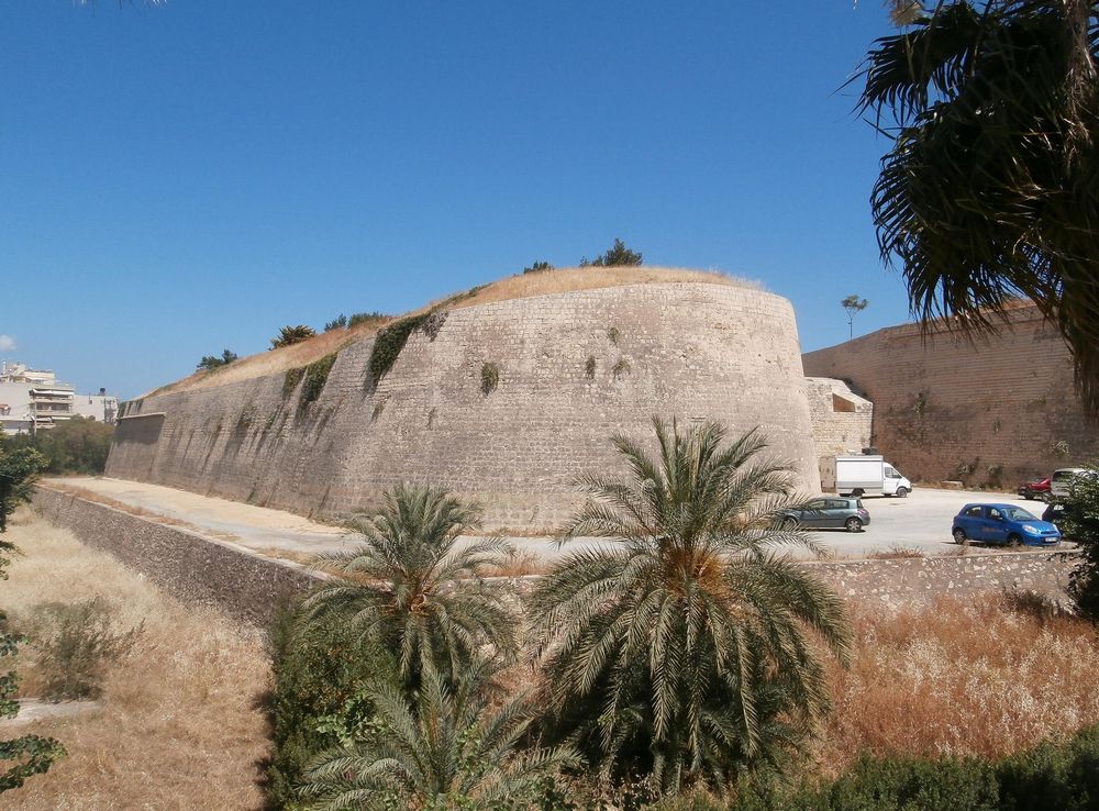 File:5313048walls of Herakleion.JPG - Wikipedia