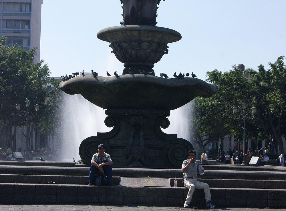 Archivo:Fuente de Plaza de la Constitución Zona 1.JPG - Wikipedia, la  enciclopedia libre