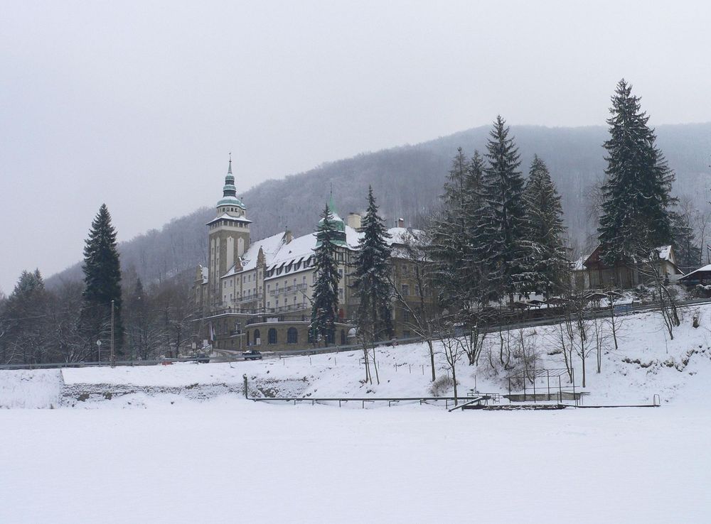 File:Lillafured Palacehotel winter.jpg - Wikimedia Commons