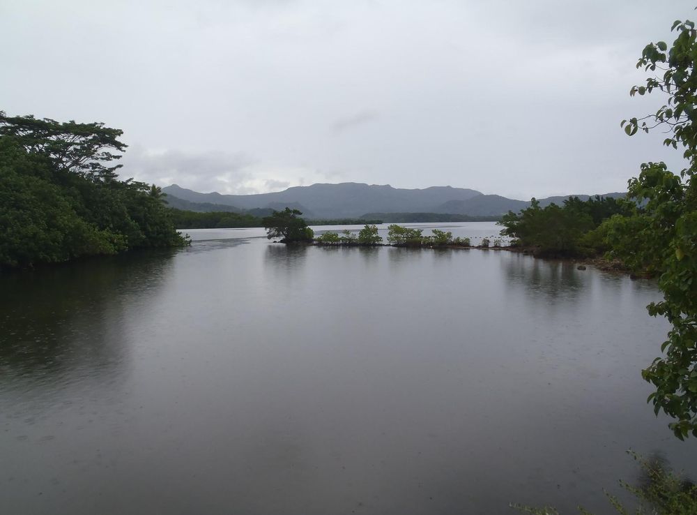 File:Causeway to Temwen Island, Pohnpei (Federated States of  Micronesia).jpg - Wikimedia Commons