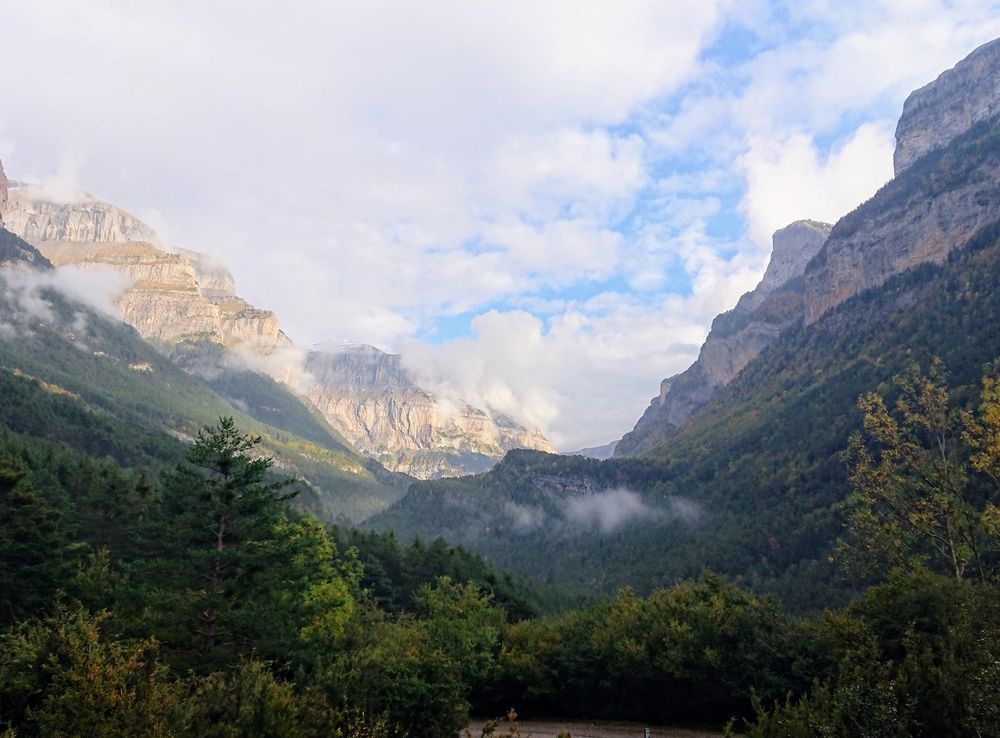 File:Valley of Ordesa, Ordesa y Monte Perdido National Park, Spain.jpg -  Wikimedia Commons