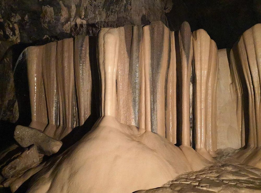 File:Sumaguing Cave 2018.jpg - Wikimedia Commons